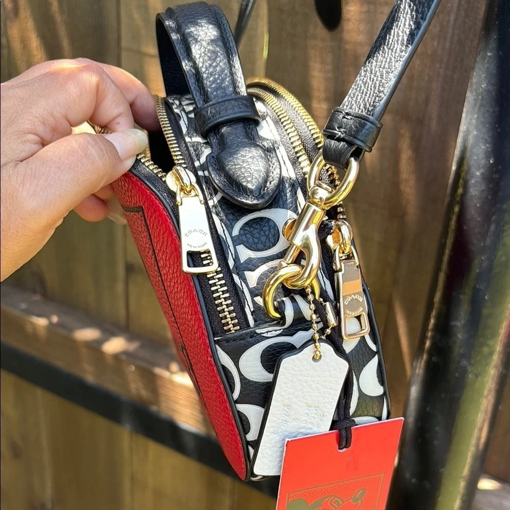 Limited Edición Disney Coach Crossbody Bag in Red and Black with Stylish Design - Picture 3 of 15